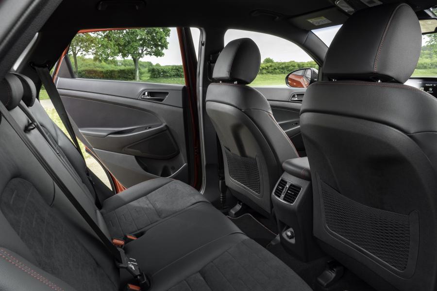 Интерьер Hyundai Tucson N Line (TL) 2019 года  (UK) (фото 11 из 40)